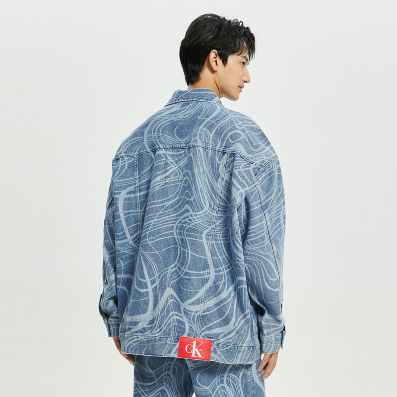 CK Jeans 中性情侣款纯棉牛仔外套，彰显个性潮流理念